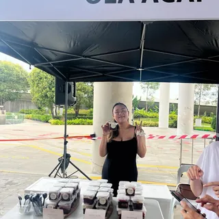 The Olá Açaí booth, ready before the crowd arrives